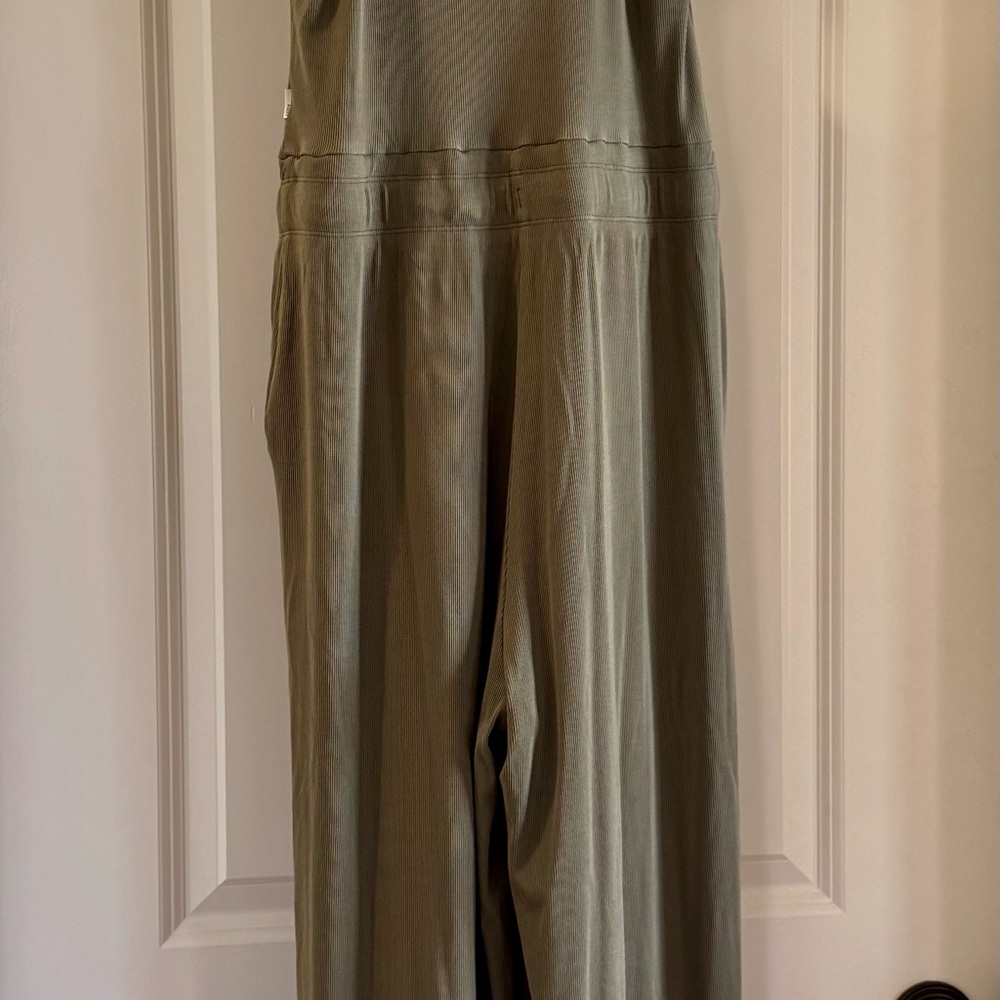Women's Pose Henley Jumpsuit - Dark Metal - Picture 8 of 9